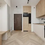 아파트 Elegant Mokotow With Balcony And Parking By Renters