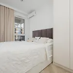 아파트 Elegant Mokotow With Balcony And Parking By Renters